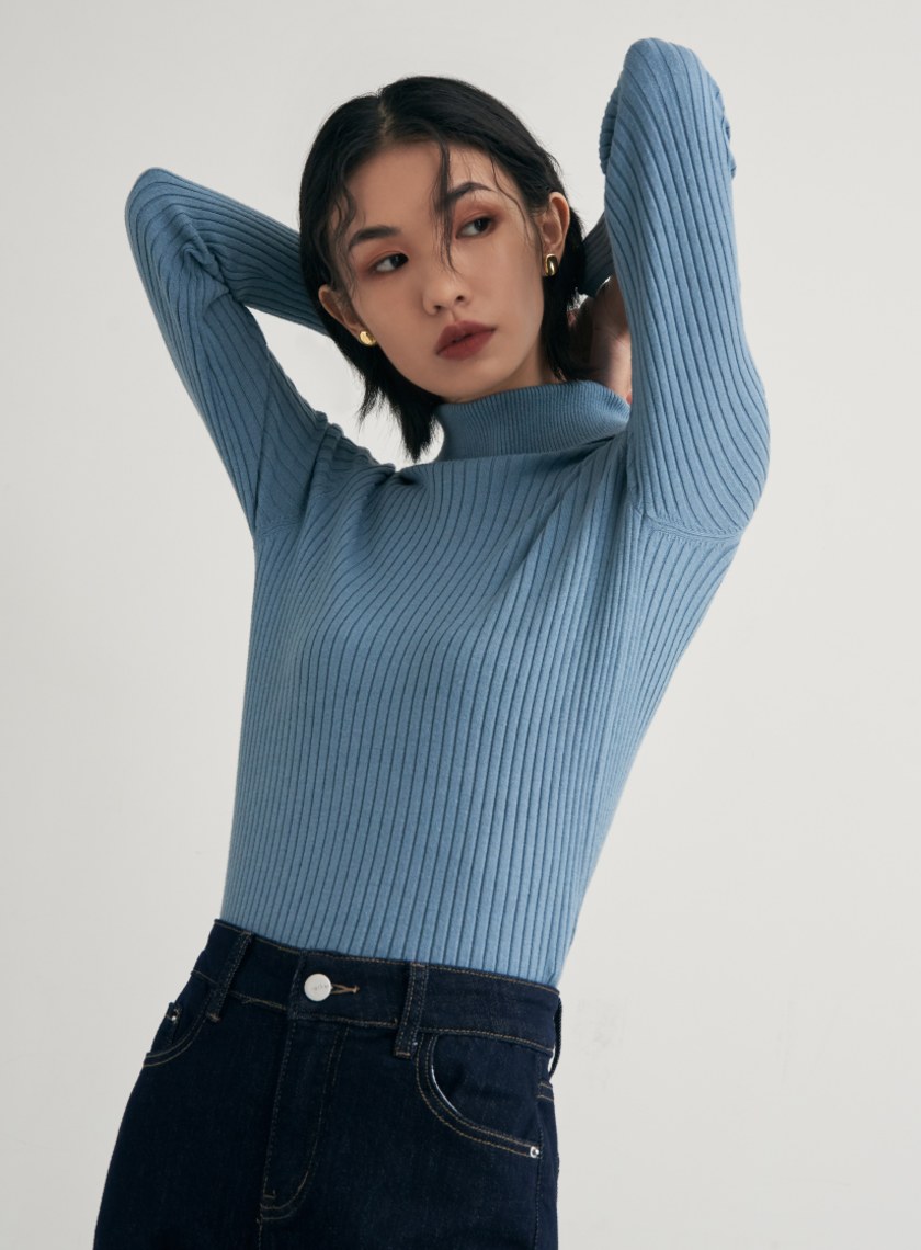 後開釦細節高領針織上衣